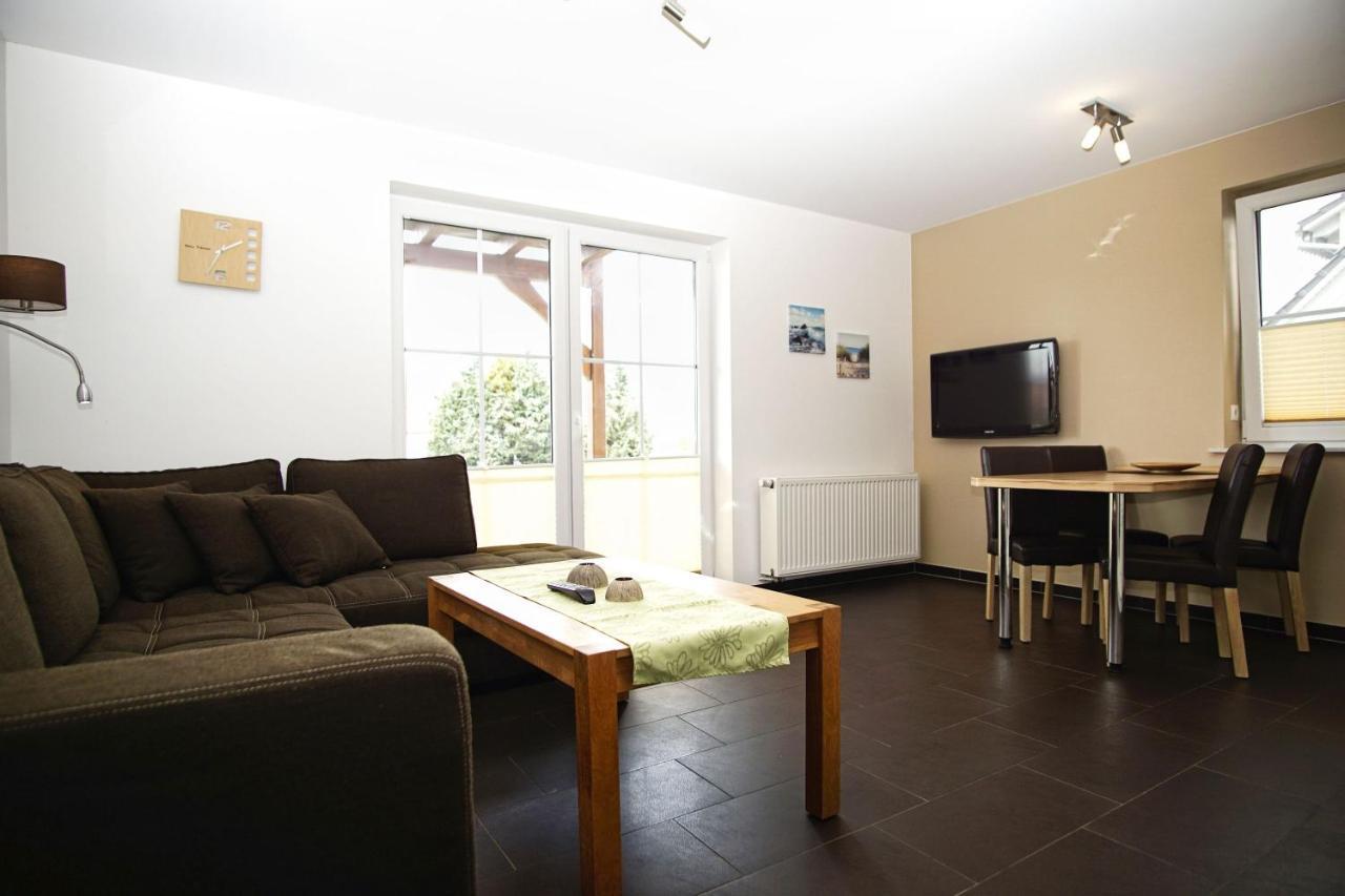 טיסואו Schicke Fewo Mit Terrasse, Gratis Nutzung Vom Ahoi Erlebnisbad Und Sauna In Sellin - Haus De Niege Wech Fewo 02 מראה חיצוני תמונה