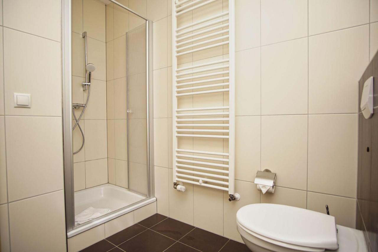 טיסואו Schicke Fewo Mit Terrasse, Gratis Nutzung Vom Ahoi Erlebnisbad Und Sauna In Sellin - Haus De Niege Wech Fewo 02 מראה חיצוני תמונה