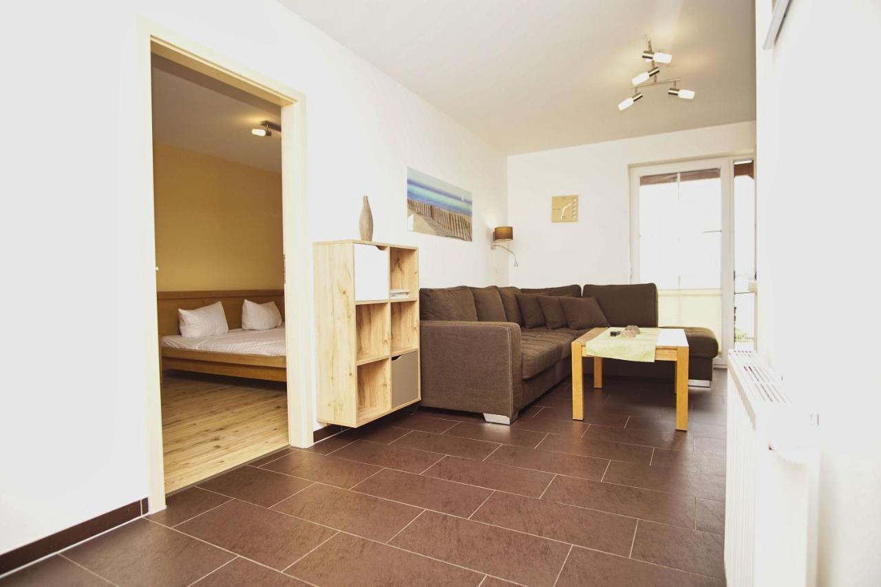 טיסואו Schicke Fewo Mit Terrasse, Gratis Nutzung Vom Ahoi Erlebnisbad Und Sauna In Sellin - Haus De Niege Wech Fewo 02 מראה חיצוני תמונה
