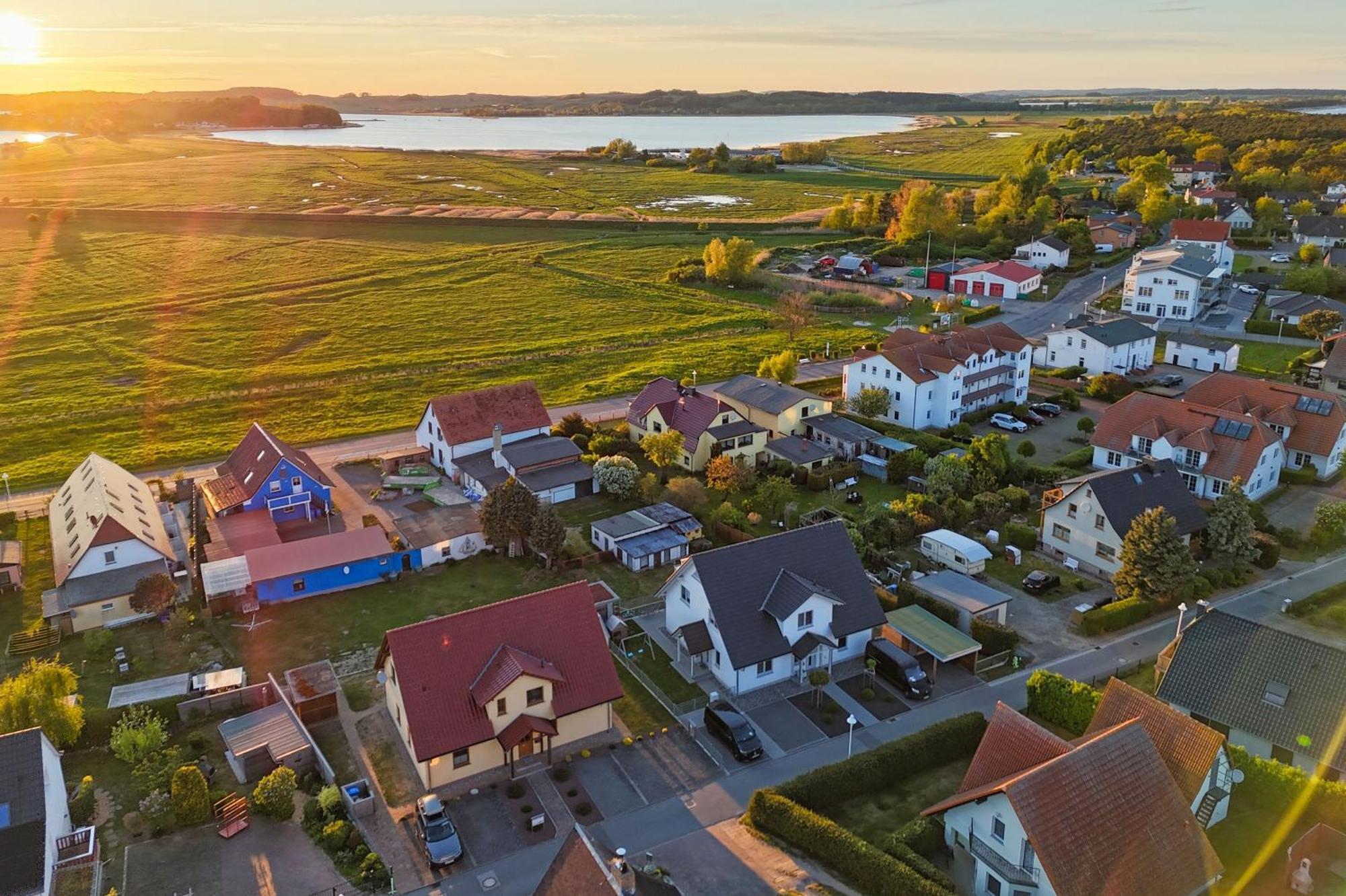 טיסואו Schicke Fewo Mit Terrasse, Gratis Nutzung Vom Ahoi Erlebnisbad Und Sauna In Sellin - Haus De Niege Wech Fewo 02 מראה חיצוני תמונה