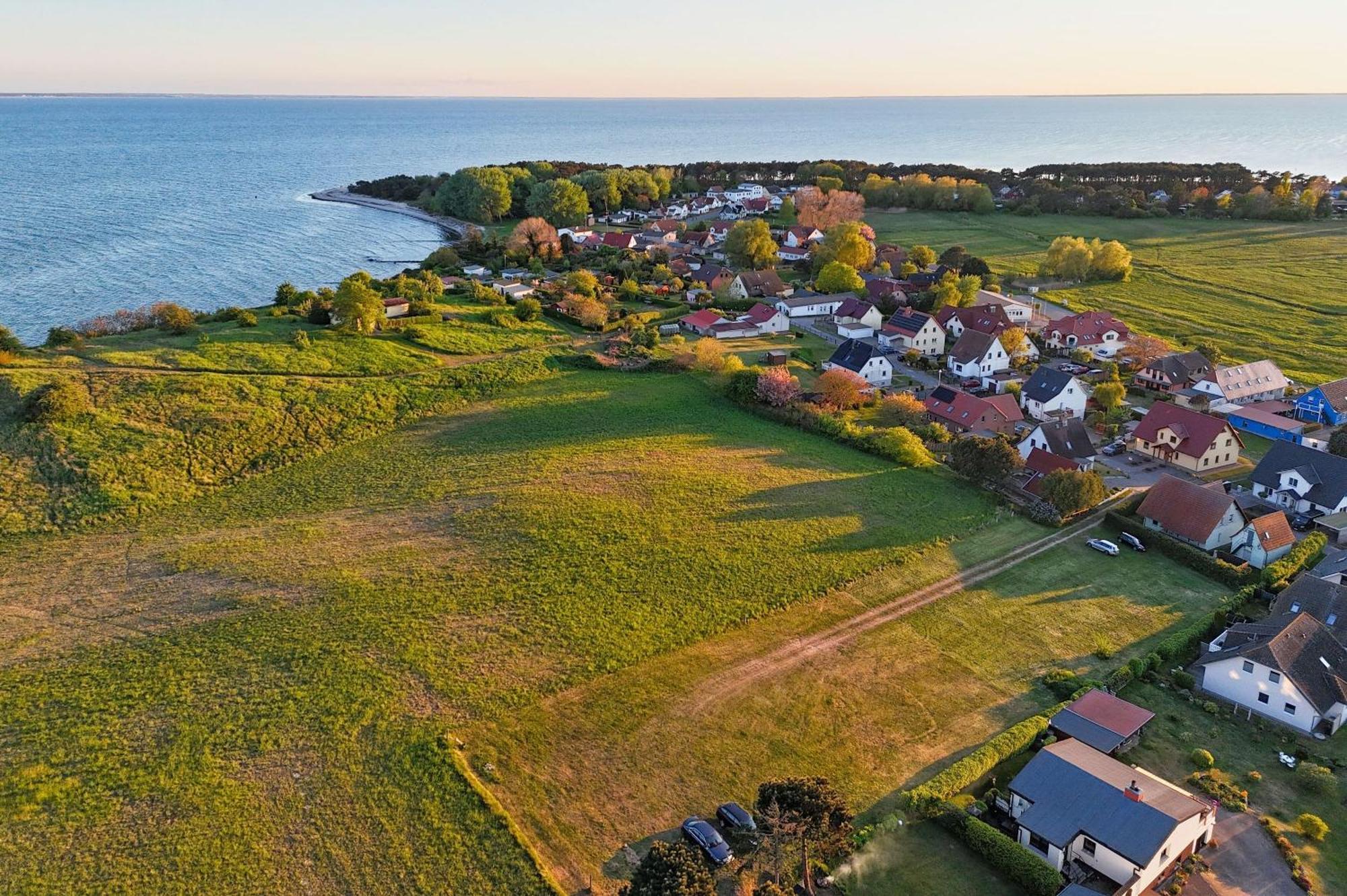 טיסואו Schicke Fewo Mit Terrasse, Gratis Nutzung Vom Ahoi Erlebnisbad Und Sauna In Sellin - Haus De Niege Wech Fewo 02 מראה חיצוני תמונה